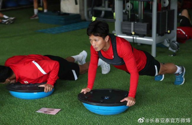 今日，片方再度发布一款“三头合体PLUS”版海报，吴磊、梁家辉、刘嘉玲三头集结，7月13 梁家辉现场牵手张家辉基情无限 回避聊金马提名 2013-11-07 11月6日，演员梁家辉、张家辉等人出席在中环举行的第50届羊毛大奖展览。